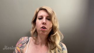 Mommy Spreads Her Legs (Fetish porn)-6