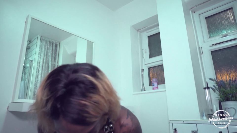 Femdom porn  Femdom porn  KinkyMistresses: Mistress Kiana Orders Humiliating Toilet Chores