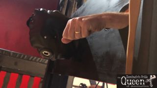 Queen Dominatrix Frida – Queen Dominatrix Frida – Slave In Pillory-1
