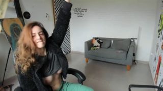 Big Tits Milf baila trap y termina denuda-2