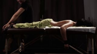TickleTherapy - Bombshell Zlata foot tickle massage.-6