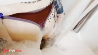 Coyemoo has fun in the bathtub-9
