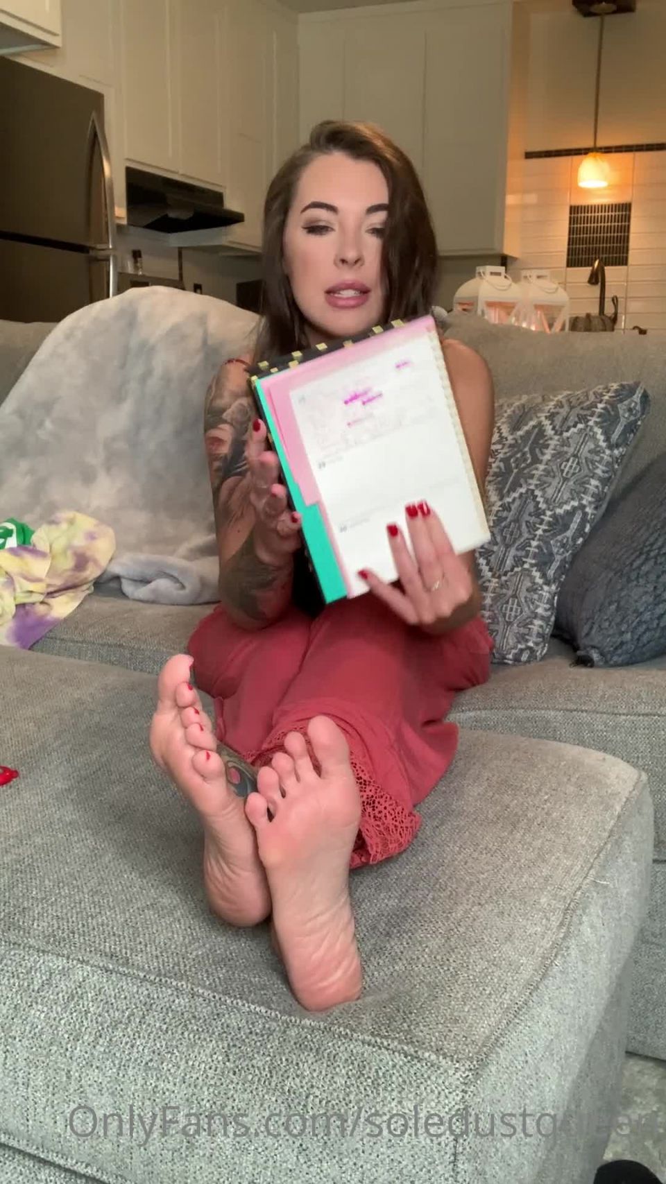  feet porn | soledustqueen  Morning coffee chat and feet Happy Tuesday | soledustqueen