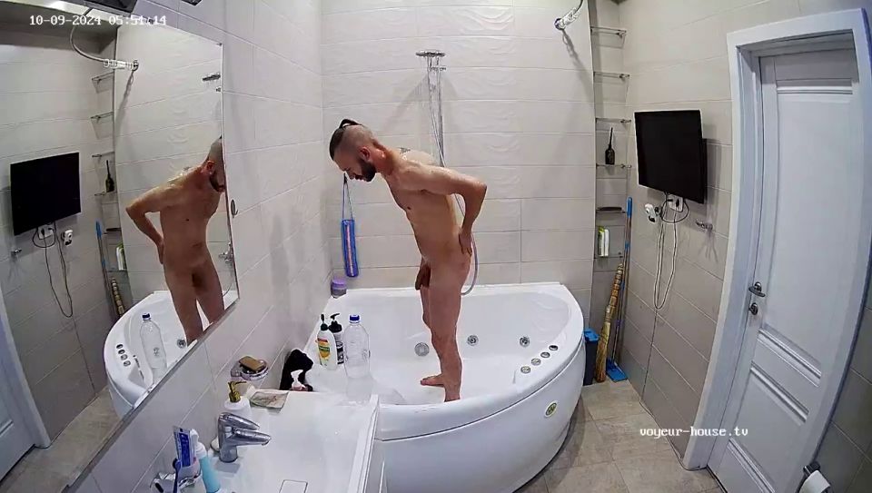 Guest Guy Shower After Massage 09-10-2024 720P - Amateur