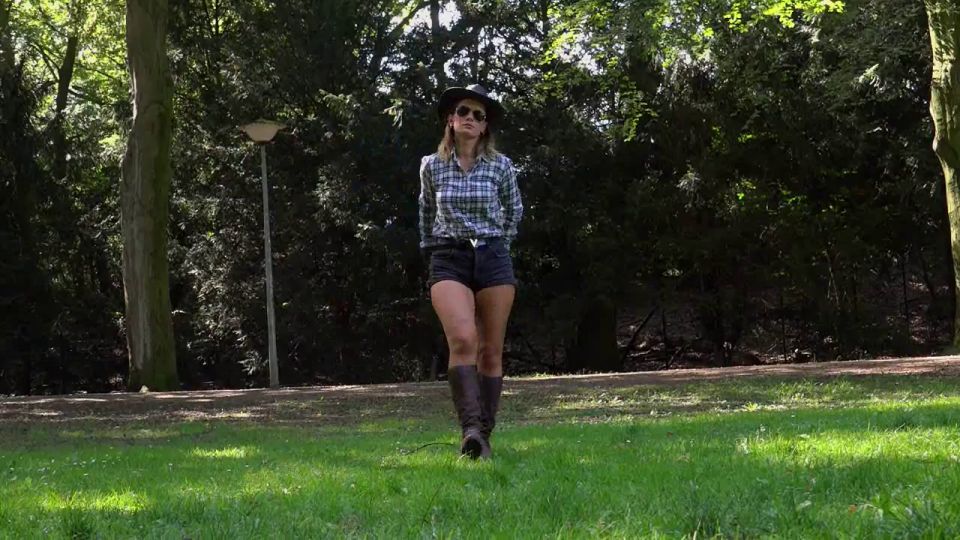 FEMDOMFOTO - Miss Lina - Hot Cowgirl With A Stockwhip (German).