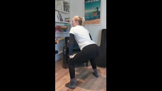 UKCuteGirl () Ukcutegirl - practicing twerking 10-02-2021-8