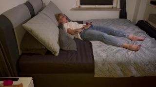 Solo Girl Selbstbefriedigung blond Pussy Klitoris reiben Fingern sthnen zittern Zucken heiss feucht geil Puss-8