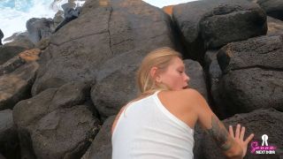 Sammm Next Door - Fuck me by the Ocean in Hawaii - Public Sex Amateur Couple [720p] - Teen-5