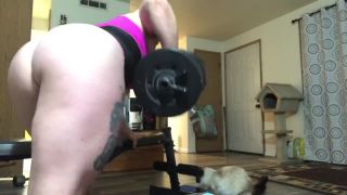 A workout with flexing, smoking and squirting -3