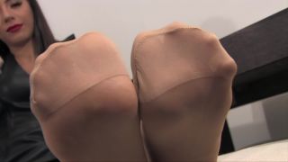 Pantyhose feet – Adele – Adele’s pantyhosed feet need a good foot massage-7