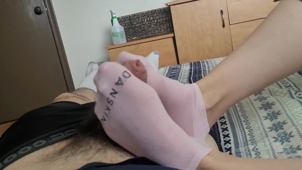 Shy teen teases cock for cumshot on her socks Video Sex D...