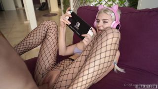Onlyfans - Eva Elfie Is a Gamer Russian, Amateur, Babyface, Blowjob - 2025 - Blowjob-5