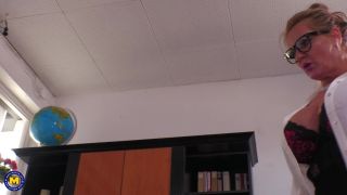 Video Big Breasted Secretary Masturbating At The Office: Krizzi (53...-1
