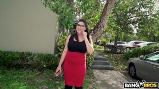 Gold-Digger Hops in The Bus Laila Lust 720p-1