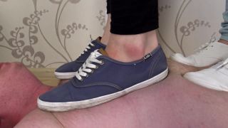 [GetFreeDays.com] Anna Elsa - Sneakers Trampling bbw feet-1