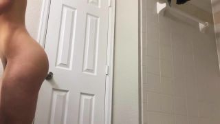 Sister's ass is twerking while she dries her hair-7