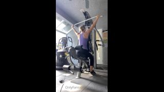 Bernyboo17 () Bernyboo - heres the new video showing my back do you see any difference 04-04-2021-0