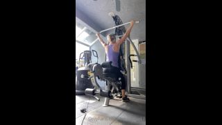 Bernyboo17 () Bernyboo - heres the new video showing my back do you see any difference 04-04-2021-8