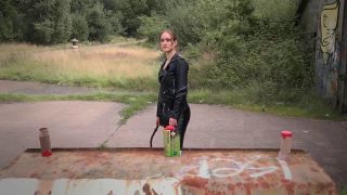 FEMDOMFOTO - Whiper - First Flick And Target Trainings (German).-8