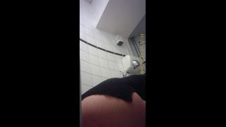 Voyeur in Public Toilet – Student restroom 85 - voyeur - voyeur -4