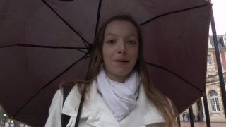 Charlotte, élève en 1ère S dans un lycée privé parisien pour filles de bonnes familles !*-0