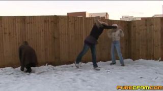 Snowball  Fight-0