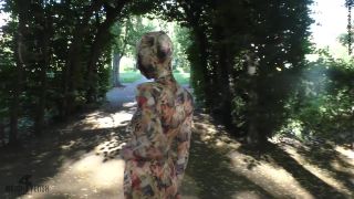 Secretly in the park Latex-1
