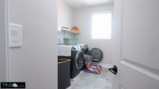 Daisy Pheonix Stuck In The Washer (Cumshot)-1