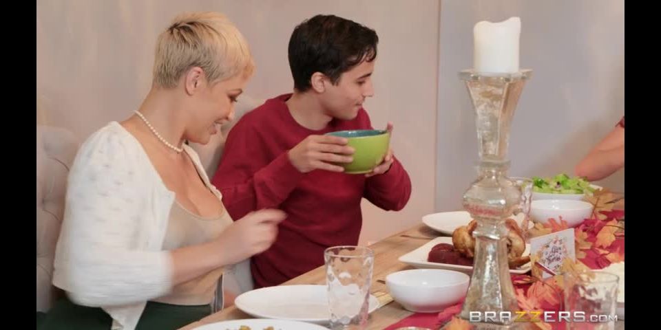 Ryan keely-eating out for thanksgiving - MILF