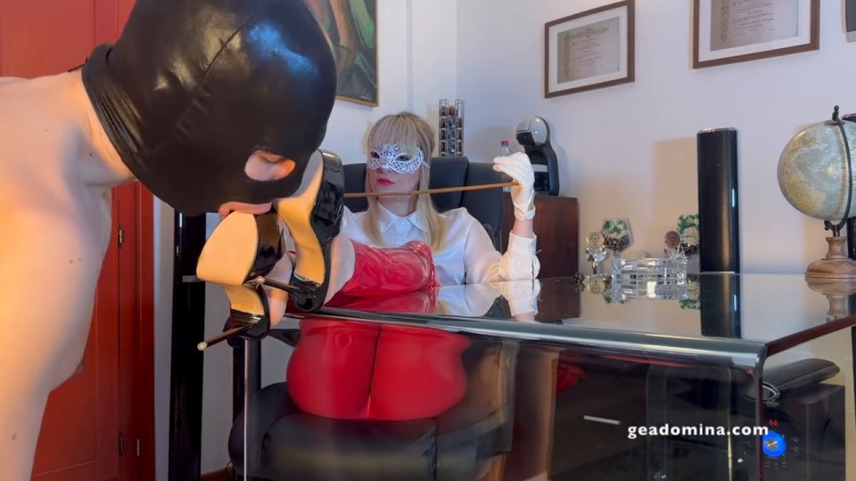 Femdom Porn Gea Domina – Kneel At My Desk