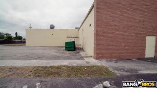 Bang Bus - Savannah Siren - Big tits-9