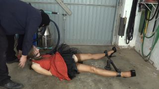 Hotwife Sofi Keeps The Blindfold On As She Is Told Quick ...-1