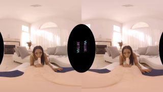 Let Me Try On These Outfits For You - Smartphone VR-7