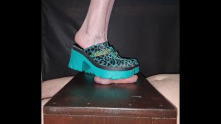 [K2S.CLUB] My Balls Need Busting - Chunky Slippers Ball Crushing On The Ball Standing Table - FullHD 1080P-9