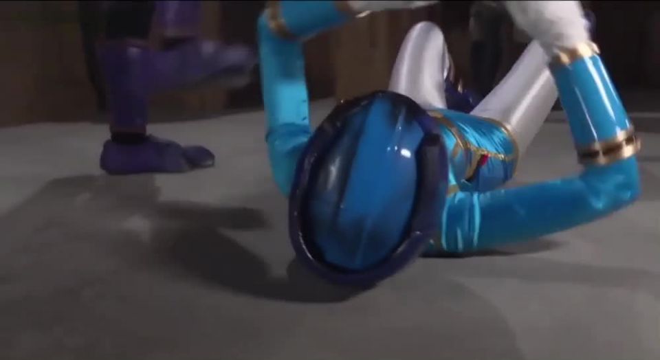 [SuperMisses.com] ZEPE-36 Prism Three Prism Blue in a Close Call - PART-ZEPE-36_01