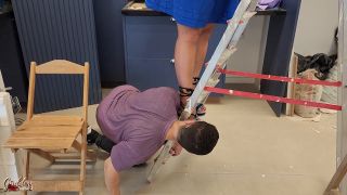 [K2S.CLUB] Kiffa Feet - Electricist Foot Pervert Tricks Kiffa Worshipping Her Feet To Finish The Job Foot Fetish Foot Worship Soles Soles Licking - FullHD 1080P-2