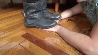 Foot fetish – Oh yeah swallow this dirt on fetish porn kyle chaos fetish-7