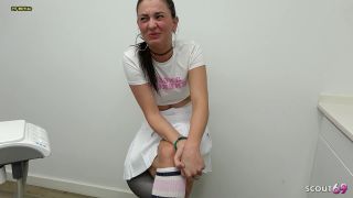 [K2S.CLUB] SnakeDave - Krankenschwester Mona in der Arztpraxis verführt - Die behält den Job - FullHD 1080P-1