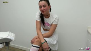 [K2S.CLUB] SnakeDave - Krankenschwester Mona in der Arztpraxis verführt - Die behält den Job - FullHD 1080P-2