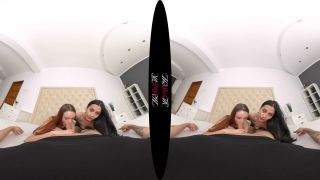 Game of Moans VR: Rita Hoff & Sonia White UltraHD 8K Action-7