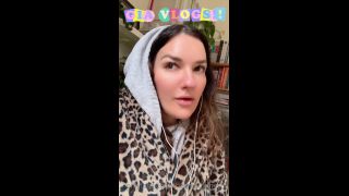 giaisabellaxx H265 2023-02-27 just flapping my lips thinking of u this cold monday morning  i always forget how muc-9