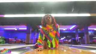 GIbbyTheClown - Bowled a strike down her thoat - Public Blowjob-4