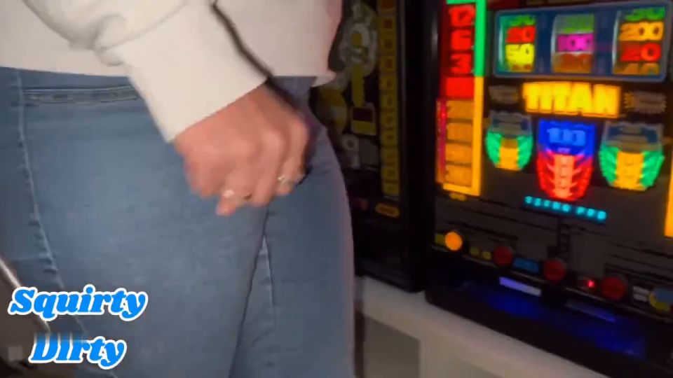 [K2S.CLUB] Squirtydirty - Glücksstrahl und Glückssträhne im privaten Casino - HD 720P