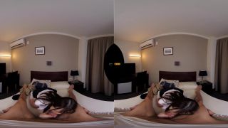 WAVR-107 A Ichika Matsumoto and Hikari SakurabaCold Fish(Virtual Reality)-1