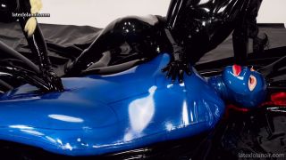LatexLolaNoir - Trapped Teased.-8