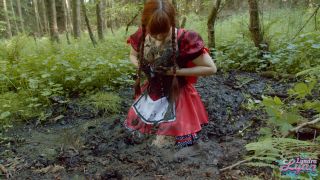 Lyndra Lynn - Rotkäppchen masturbiert im waldschlamm 1080P - Amateur-1