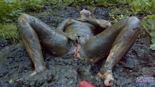 Lyndra Lynn - Rotkäppchen masturbiert im waldschlamm 1080P - Amateur-6