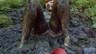 Lyndra Lynn - Rotkäppchen masturbiert im waldschlamm 1080P - Amateur-9