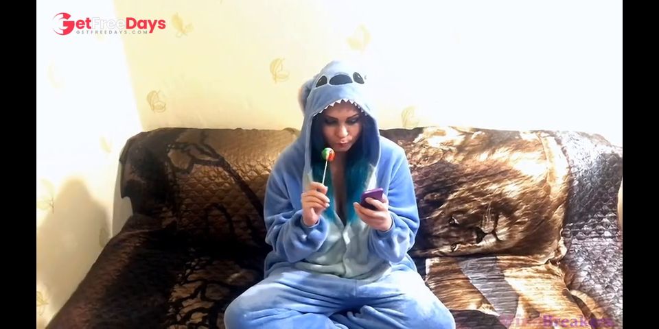 [GetFreeDays.com] Emo girlfriend sucks lollipop and something else in Stitch cosplay Porn Film July 2023