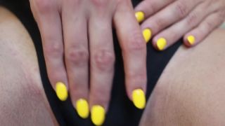 Milf Paradise – Yellow Nail Polish Squirt Fisting!-2